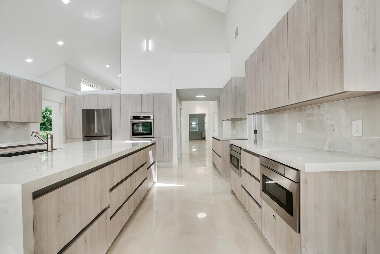 Foto principal - 7351 Valencia Dr