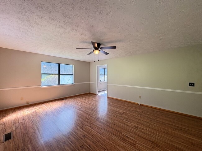 Building Photo - 901 Locke Dr