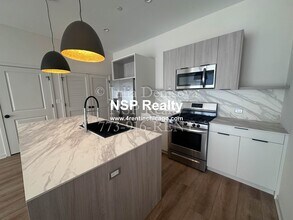Building Photo - 3207 N Narragansett Ave
