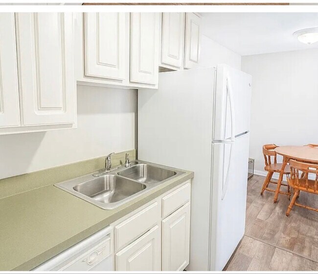 Foto del edificio - 1870 Tall Oaks Dr