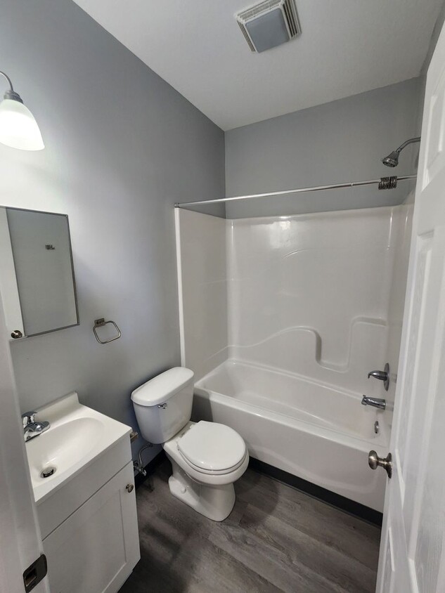 Building Photo - 1 bed 1 bathroom apartment
