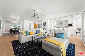 Building Photo - 838 N Doheny Dr