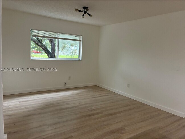 Foto del edificio - 3700 N 56th Ave