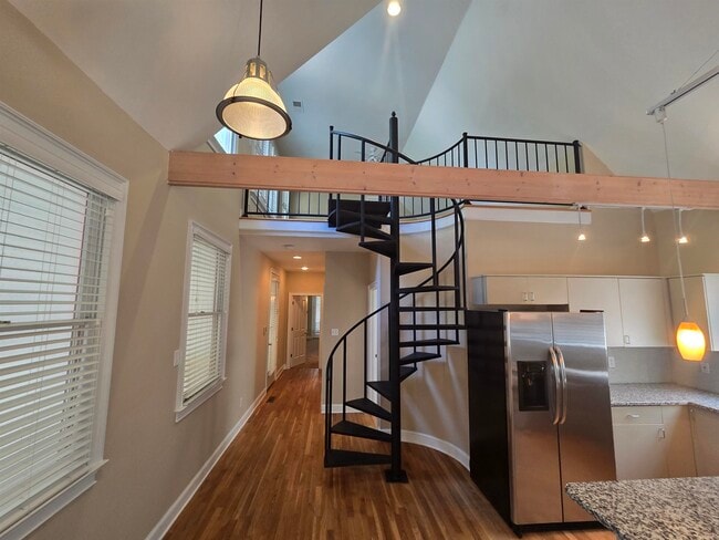 Building Photo - 113 Village Ln