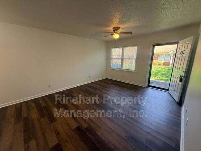 Building Photo - 1100 Chandler Dr