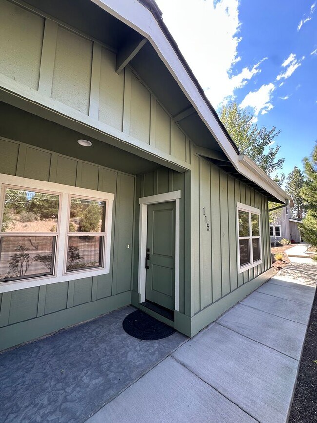 Building Photo - Beautiful Trailside home right near Northwest Crossing!