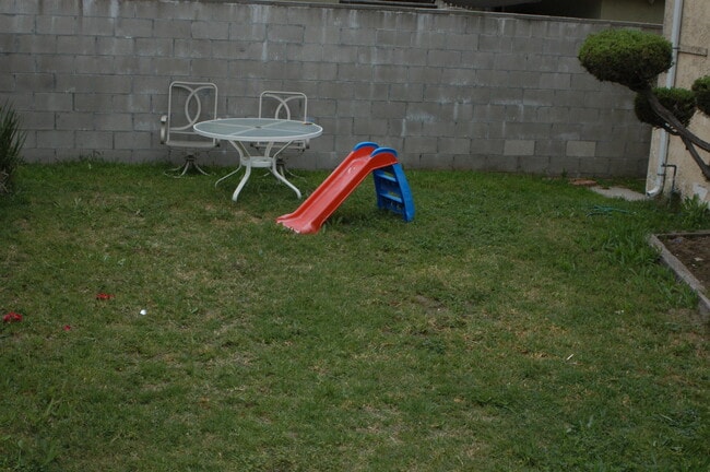 Yard - 7123 Lime Ave