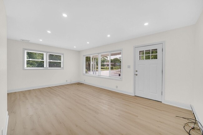 Building Photo - 3 Bedroom 1 Bathroom House for Rent!
