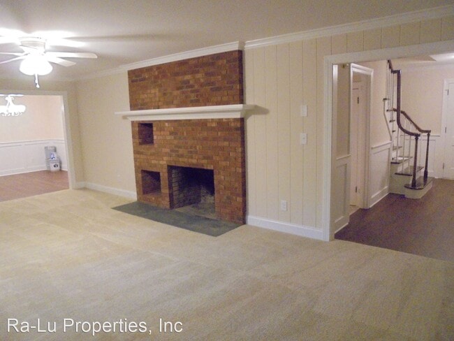 Building Photo - 4 br, 2.5 bath House - 842 Hinkle Ln