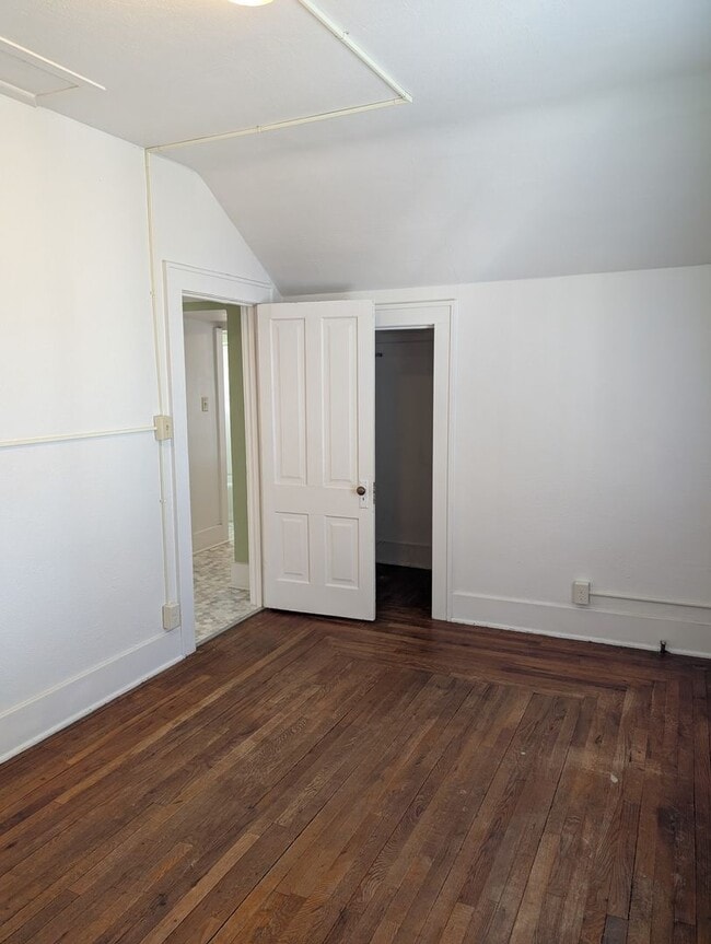Building Photo - $750 - 1 Bedroom 1 Bath Duplex - Right in the Heart of Downtown Rapid City!