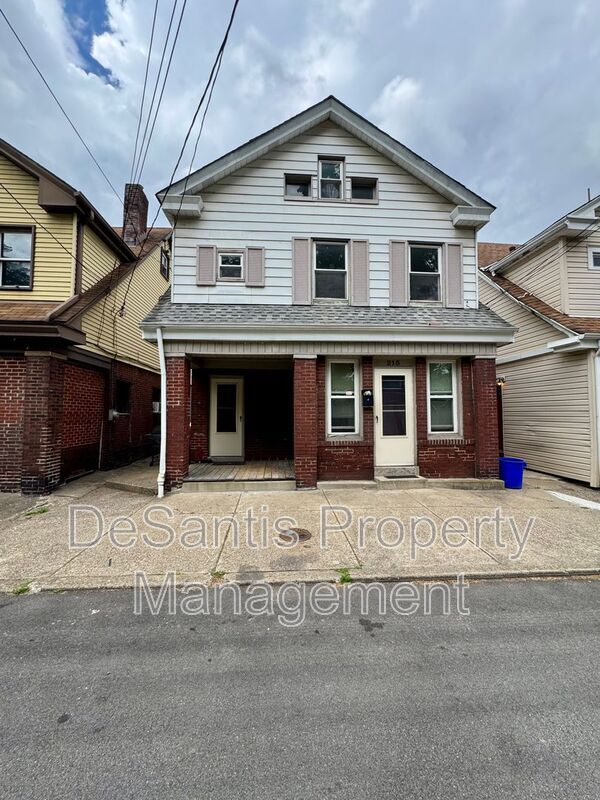 Foto del edificio - 215 Spencer Ave