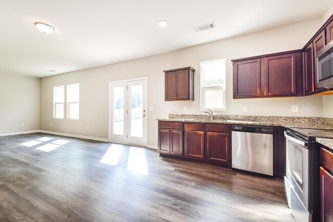 Building Photo - 1087 Cold Water Dr