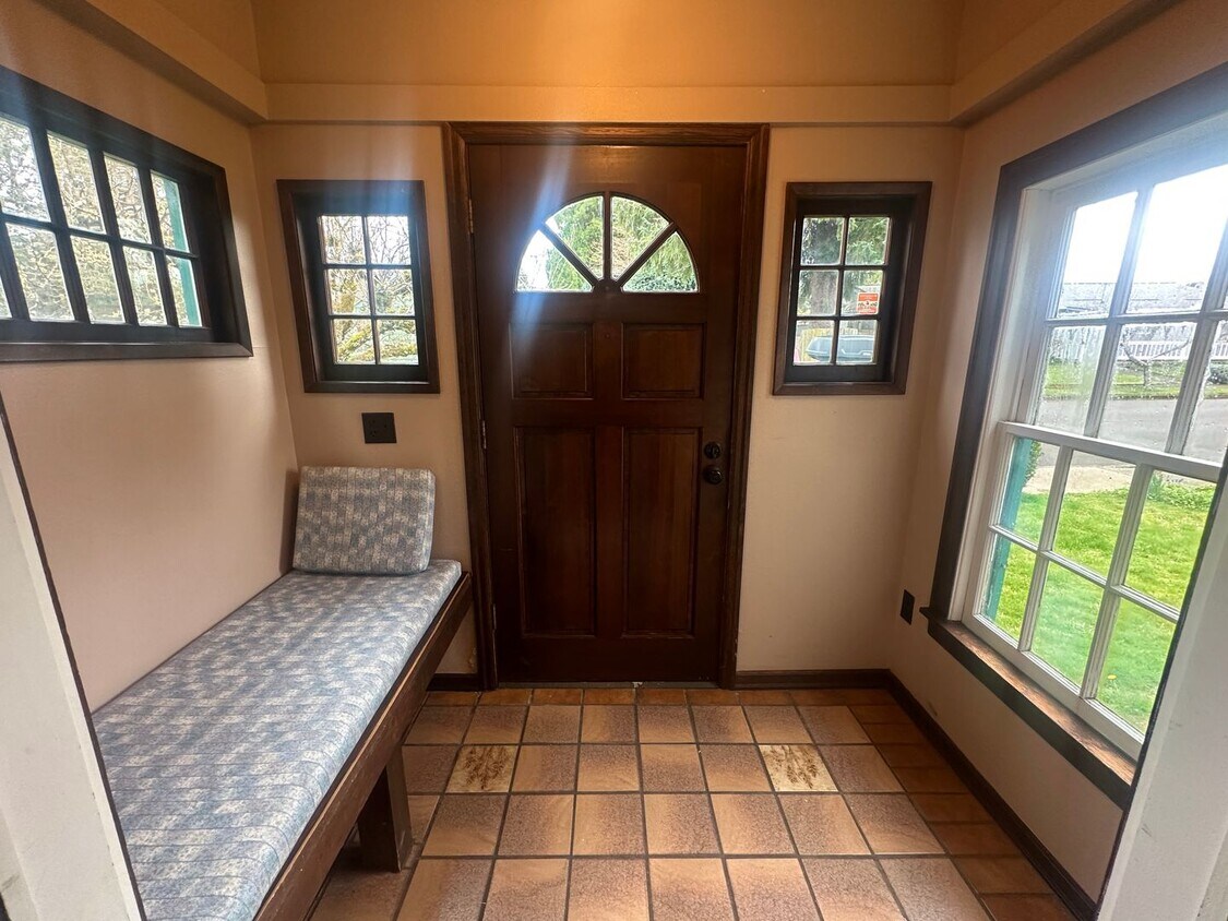 Primary Photo - 3 Bedroom 2 Bath McMinnville OR