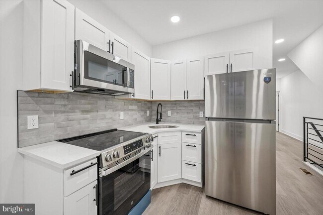 Building Photo - 5719 Cambridge St