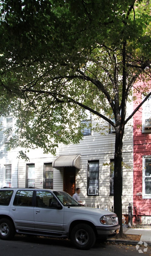 Building Photo - 253 Himrod St