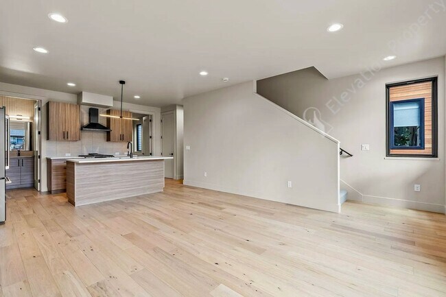 Foto del edificio - Luxury Townhome with River Access Near Dow...