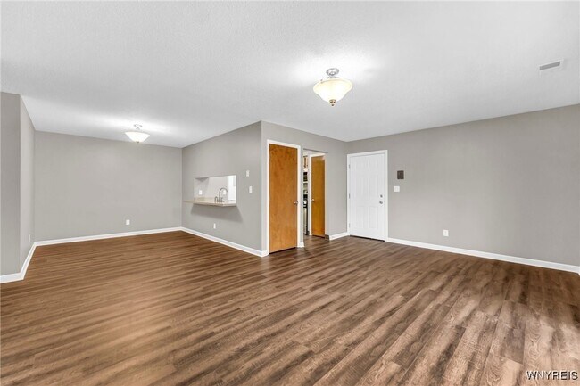 Foto del edificio - 6632 Erie Rd