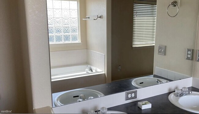 Building Photo - 5 br, 3 bath House - 4230 Stringtown Dr