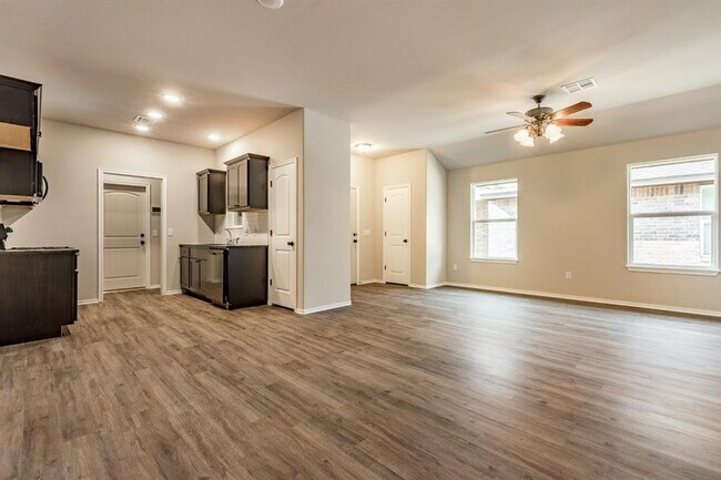Foto del edificio - 320 Chalk Hill Ct