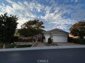 Building Photo - 483 Lyle Dr