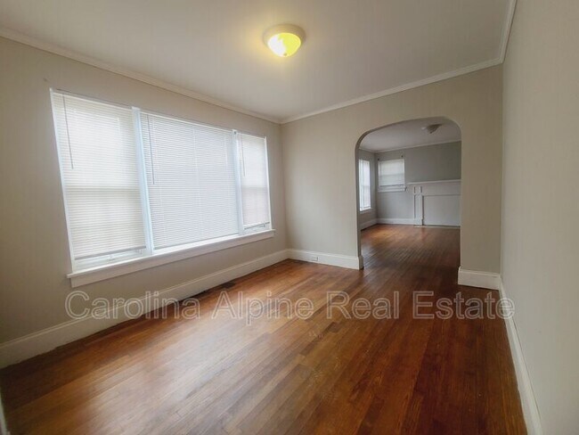 Foto del edificio - 1919 Jake Alexander Blvd W