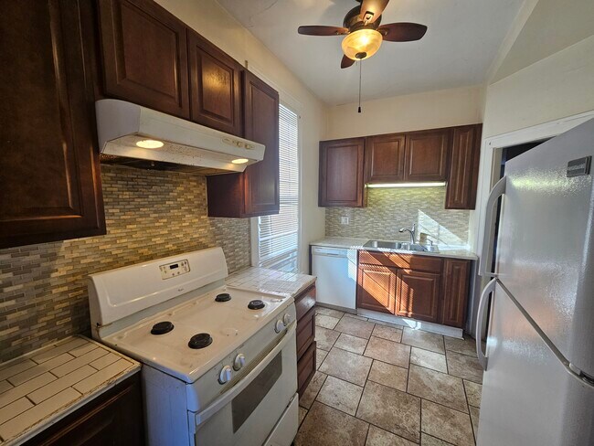 Foto del edificio - 286 Western Ave