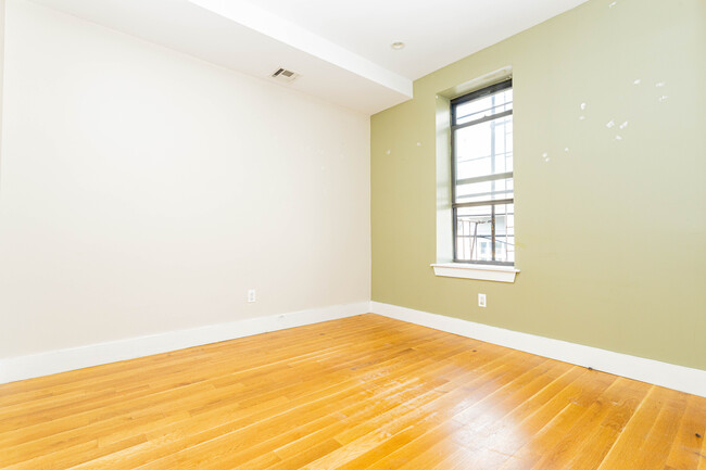 Building Photo - 269 Kosciuszko St