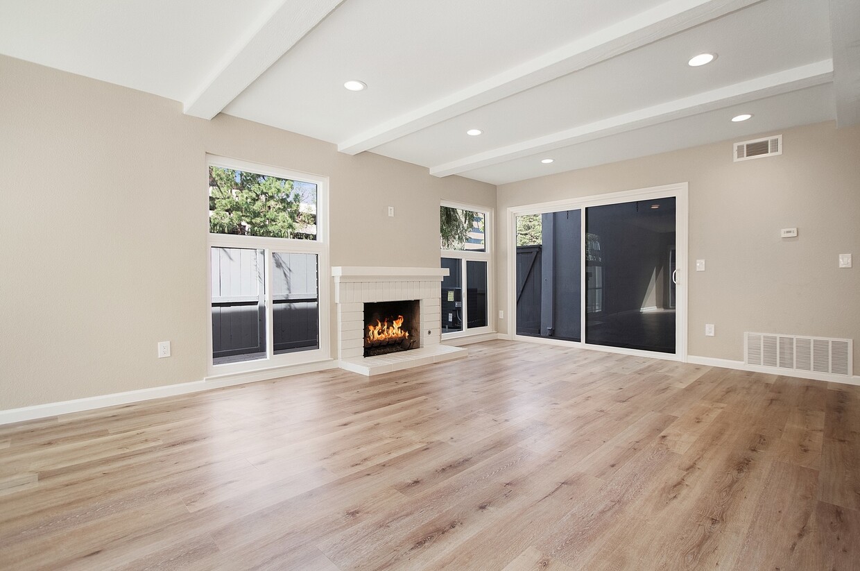 Primary Photo - Renovated Townhome | Amazing South Coast M...