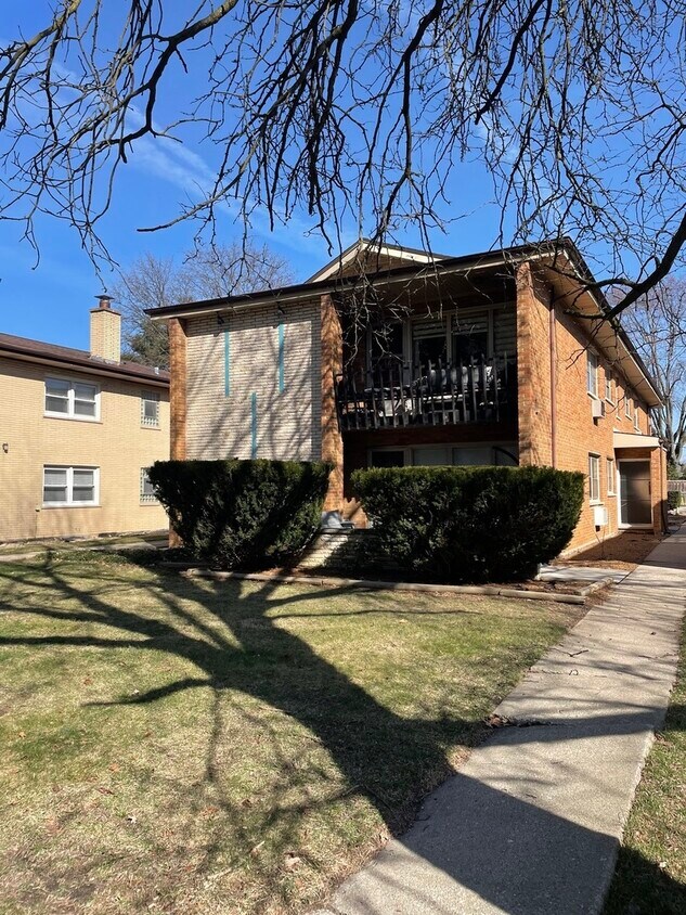Primary Photo - 1229 N La Grange Rd