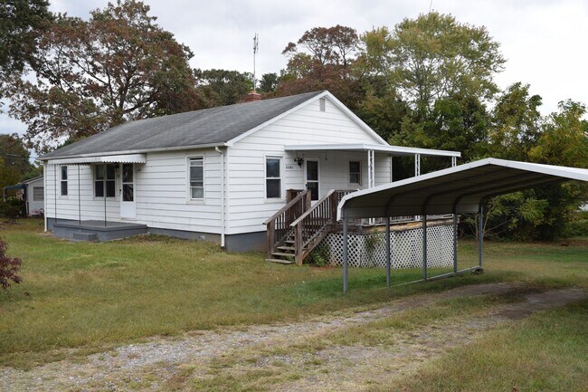 Building Photo - Charming 3-Bedroom Home in Hickory – $1,450/mo
