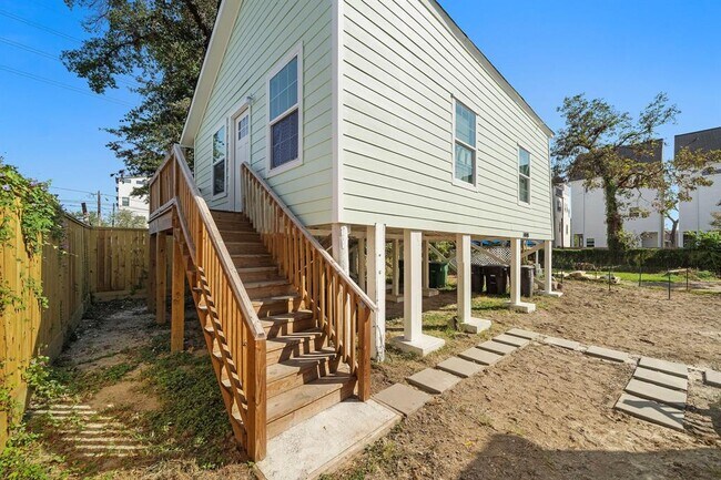 Building Photo - 1414 Shearn St