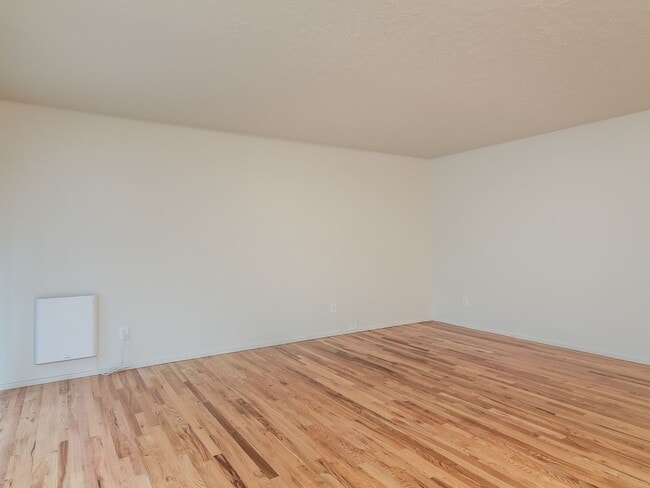 Building Photo - AMAZING MT TABOR 2 BR w/ PATIO!
