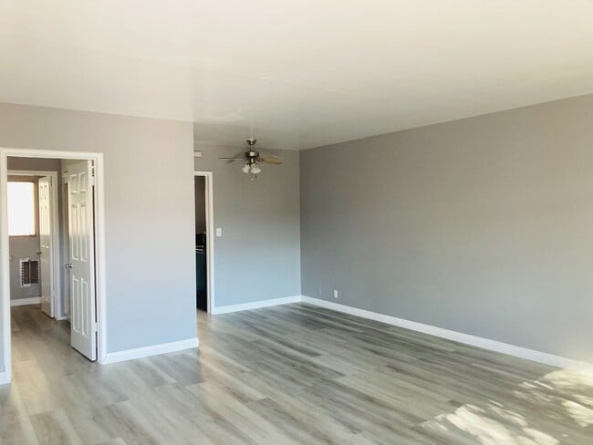 Interior Photo - Cottages D Caroline Atlas