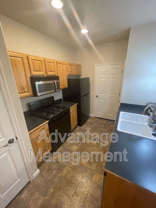Building Photo - 1061 Canyon Meadow Dr