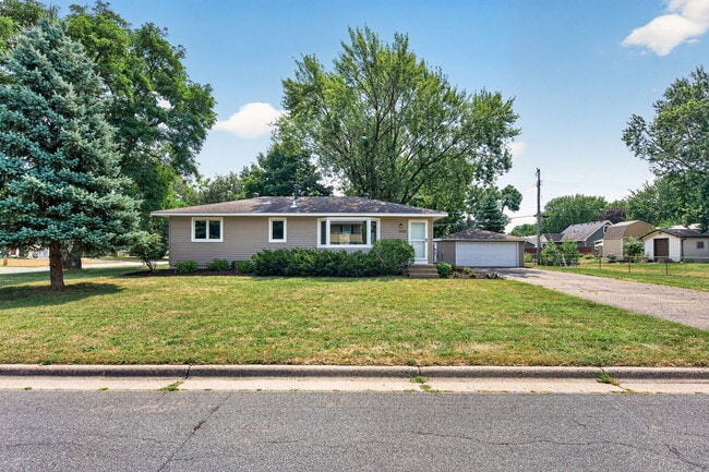 Building Photo - 2036 Coral Ln