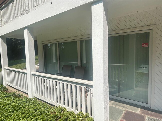 Foto del edificio - 40 Maplewood Dr