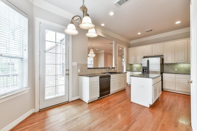 Building Photo - 5710 Beverly Hills Walk