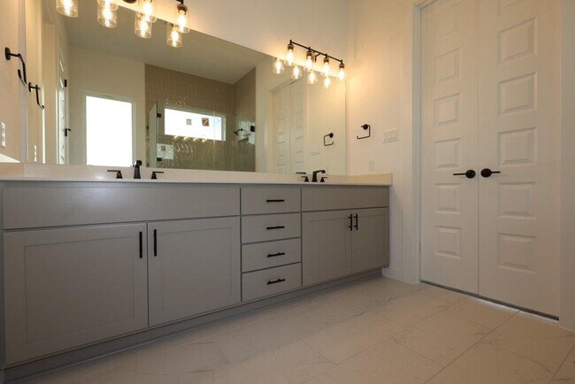 Building Photo - 2728 Cressman Cv