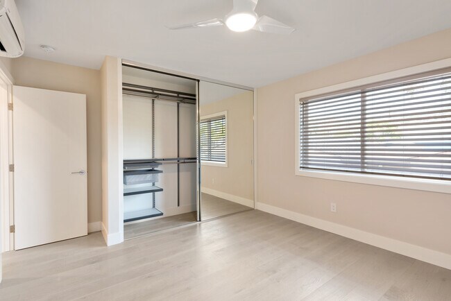 Building Photo - Thalia Beach Apartments