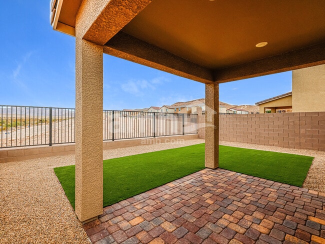 Building Photo - 8769 N Begonia Ct