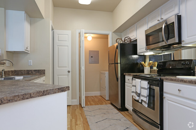 2 Br, Kitchen - MAA Greenwood Forest