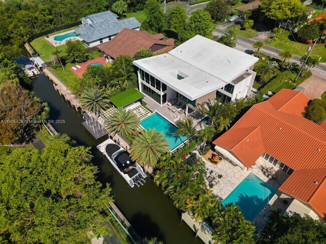 Foto del edificio - 521 Holiday Dr