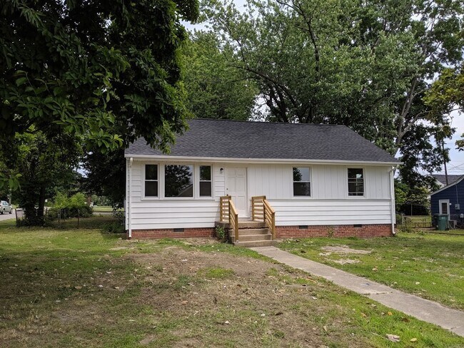 Building Photo - 3 Bedroom on Oxnard - ready for mid March move in