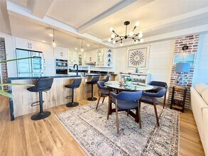 Building Photo - 800 SE 20th Ave