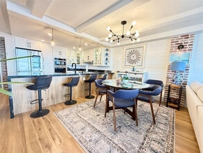 Building Photo - 800 SE 20th Ave