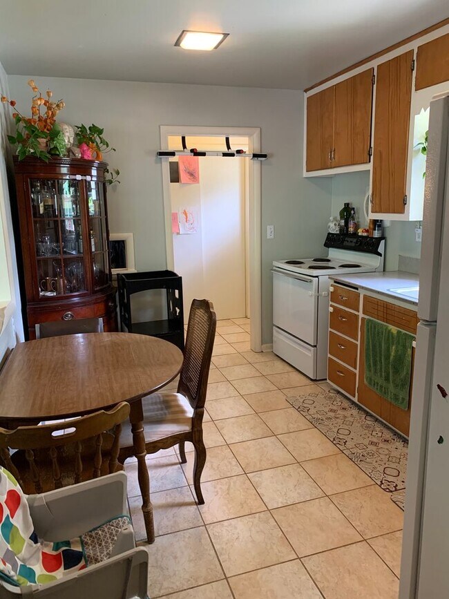 Foto del edificio - Charming Midvale Heights Ranch