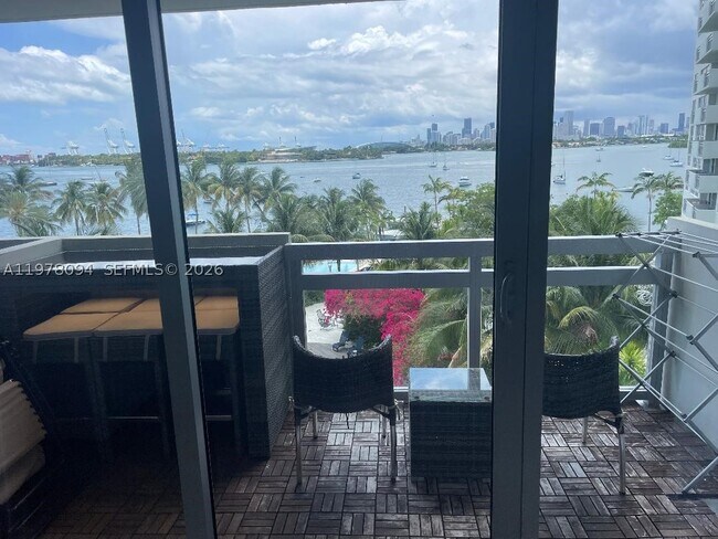 Foto del edificio - 1500 Bay Dr E