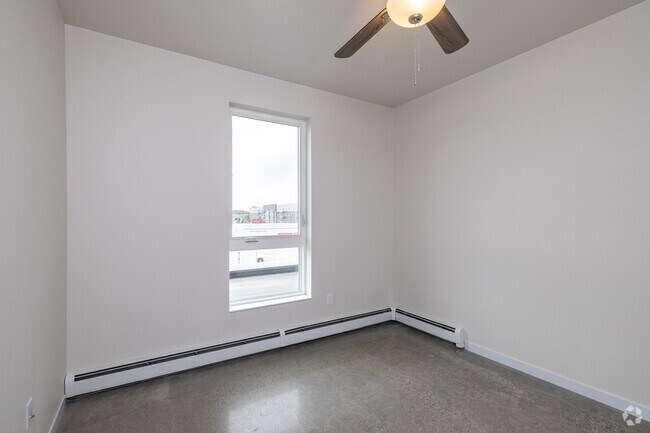 1BR, 1BA - 651SF - Bedroom - Vanne