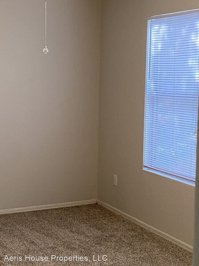 Foto del edificio - 3 br, 2.5 bath House - 8456 E Lindner Ave.