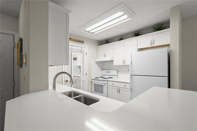 Foto del edificio - 620 Granville Ct